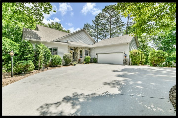 34 Calm Sea Drive active home in Keowee Key, Salem, SC