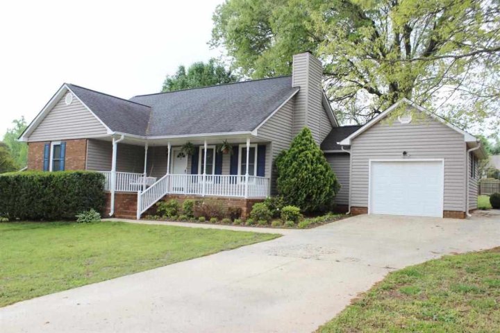 210 Twin Lakes Drive sold home in Twin Lakes, Anderson, SC