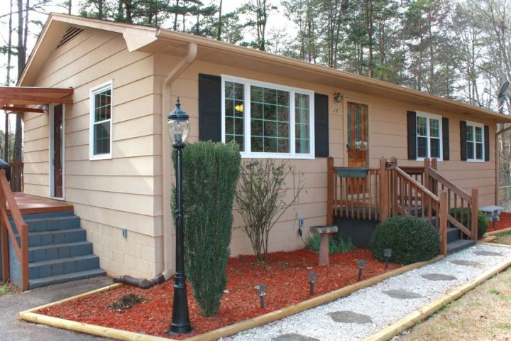 28 Bluebird Court sold home in Edgewood Estate, Walhalla, SC
