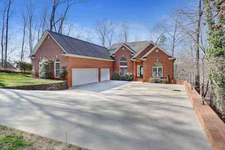 230 Indian Trail sold home in Cateechee Shore, Anderson, SC