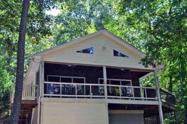 384 Cardinal Lane sold home in Shorewood, Toccoa, GA