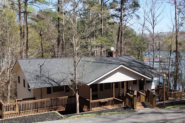 542 S Century Drive sold home in Shady Shores, Martin, GA