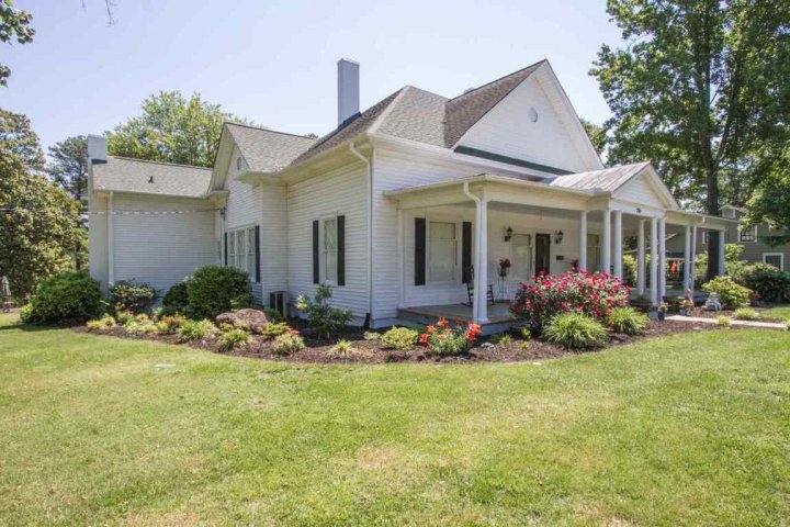 206 N B Street sold home in Northside, Easley, SC