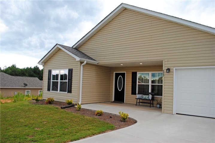 233 Maple Grove Road sold home in The Groves At Perkins Creek, Seneca, SC