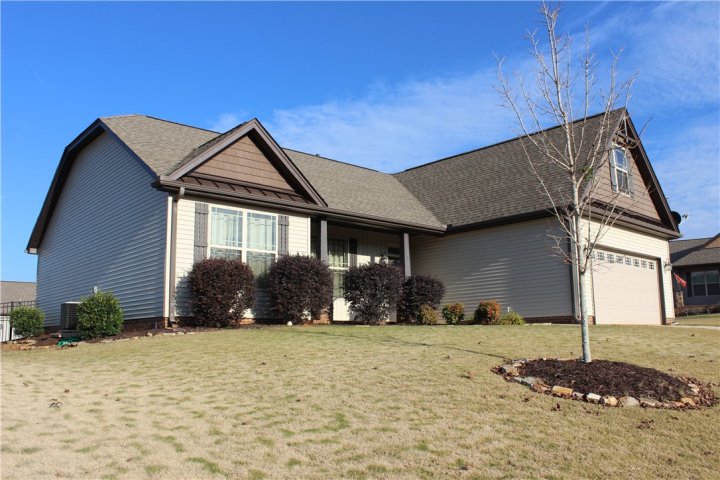143 Stonegate Drive sold home in Stonegate, Seneca, SC