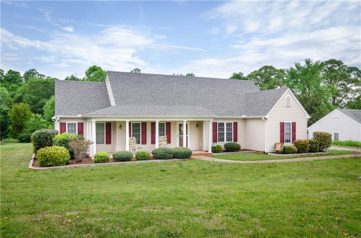 102 Carrie Leigh Lane sold home in Pendleton Place, Pendleton, SC