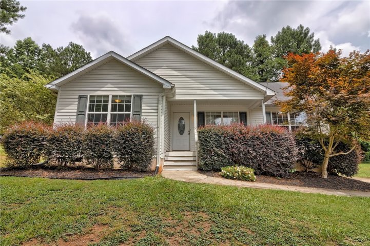 129 Crimson Leaf Lane sold home in Persimmon Hill, Liberty, SC