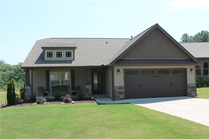 345 S Stonegate Drive sold home in Stonegate, Seneca, SC