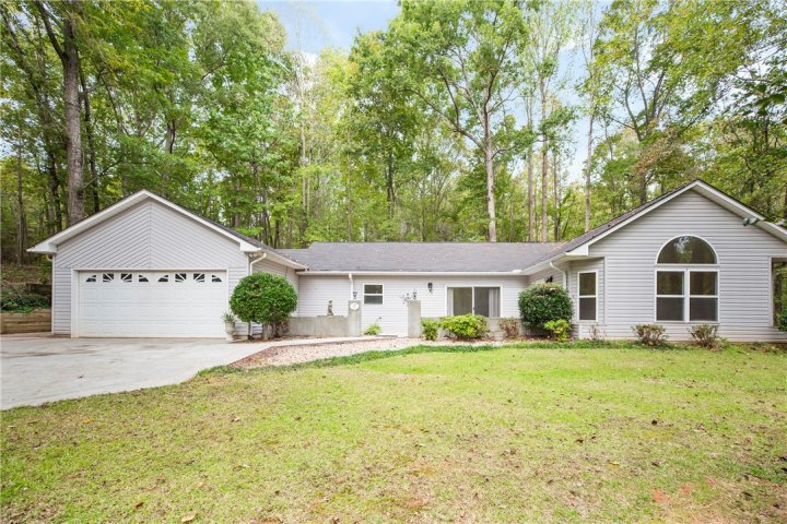 257 Lake Place Drive sold home in Lake Place, Lavonia, GA