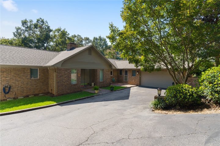 18 Muskhogean Road sold home in Seminole Point, Fair Play, SC