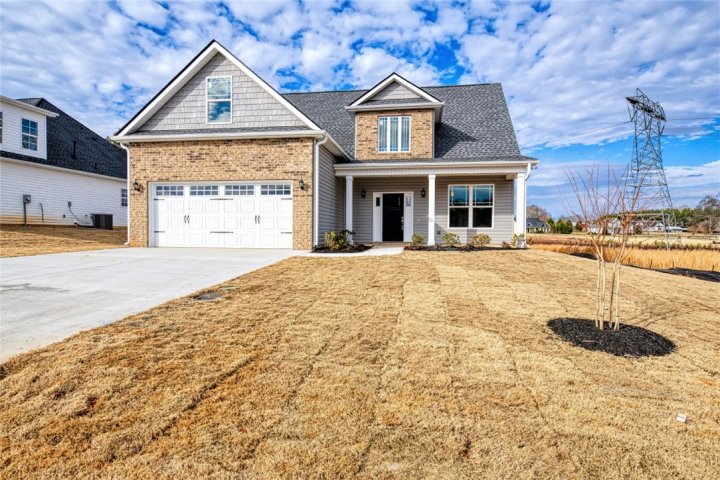105 Carolina Drive sold home in Wren Woods, Piedmont, SC