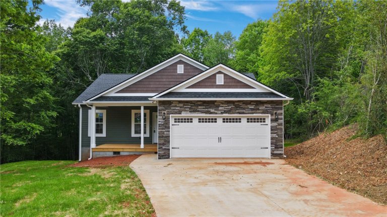 110 Dana Lynn Lane sold home in Pendleton Place, Pendleton, SC