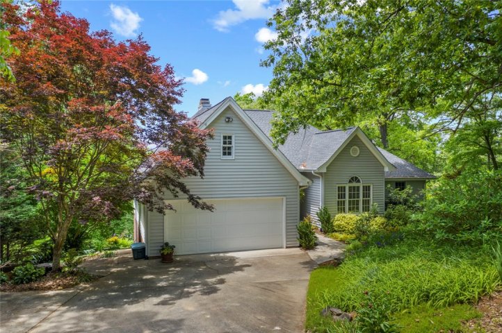 300 Oak Haven Court sold home in North Harbour, Seneca, SC