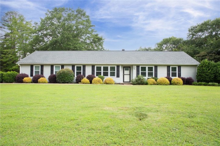 125 Wood Farm Lane sold home in Woodfarm Acres, Seneca, SC