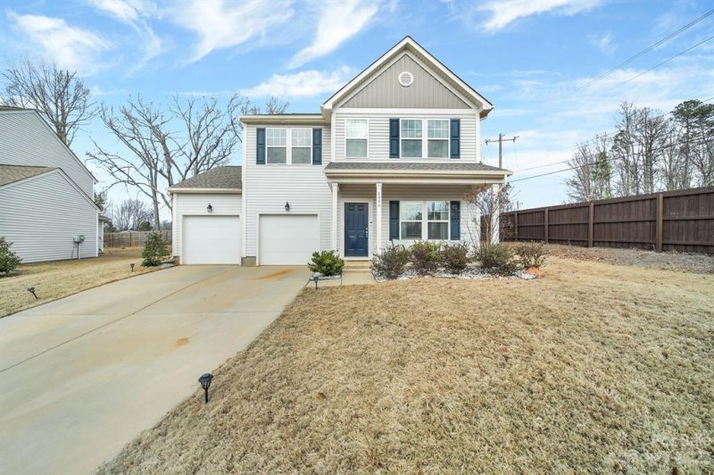 Property image 2 at 4006 Stockbrook Drive, Charlotte, NC 28215