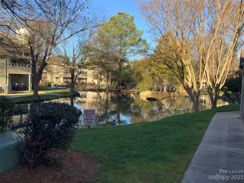 Property image 4 at 2549 Stockbridge Drive, Charlotte, NC 28210