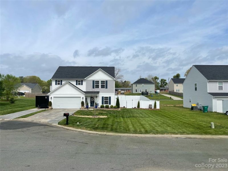 543 Scarlet Leaf Lane