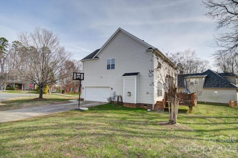 Property image 3 at 2828 Cameron Commons Way, Matthews, NC 28104