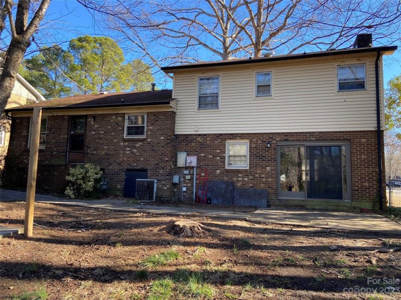 Property image 2 at 801 Mclaughlin Drive, Charlotte, NC 28212