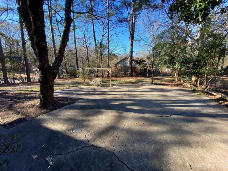 Property image 3 at 801 Mclaughlin Drive, Charlotte, NC 28212