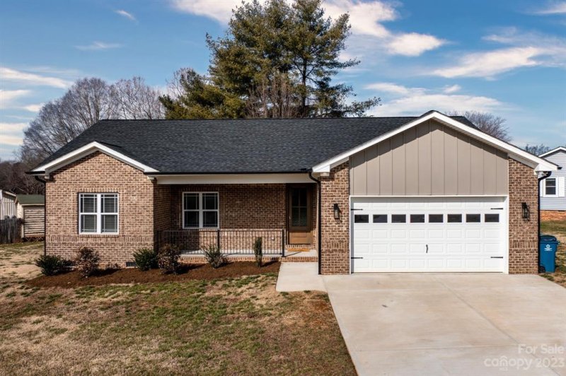 Property image 3 at 5324 Stonewood Drive, Hickory, NC 28602