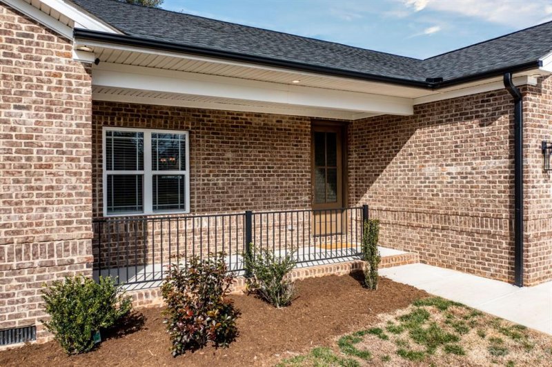 Property image 4 at 5324 Stonewood Drive, Hickory, NC 28602