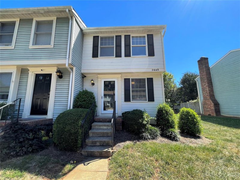 Property image 2 at 9445 Lexington Circle, Charlotte, NC 28213