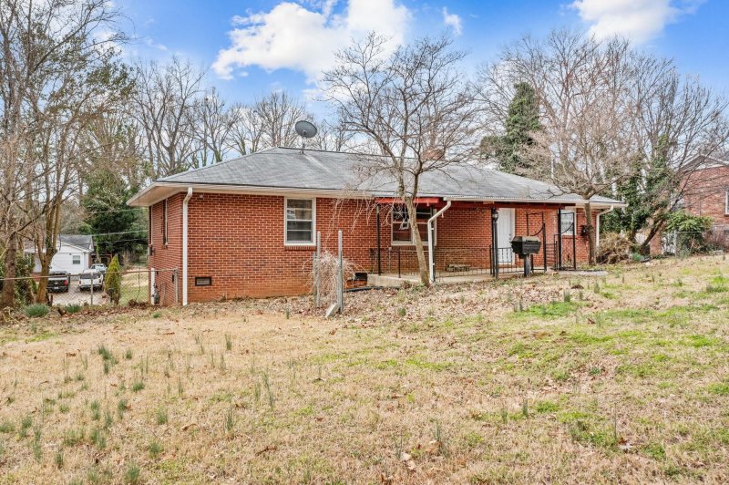 Property image 5 at 1008 Tanglewood Drive, Gastonia, NC 28054