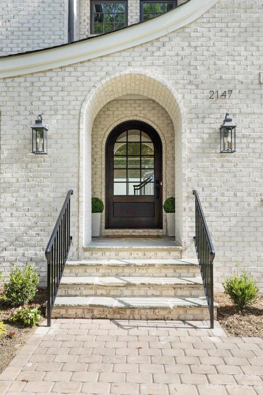 Property image 2 at 2147 Sharon Avenue, Charlotte, NC 28211