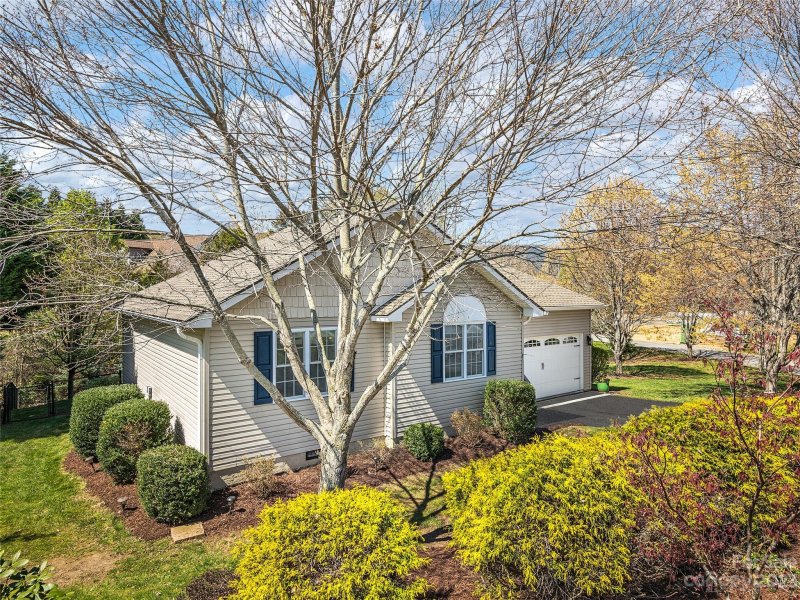 Property image 2 at 6 Azure Sage Way, Asheville, NC 28806