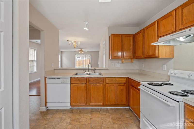 Property image 5 at 2527 Cochrane Drive, Charlotte, NC 28269