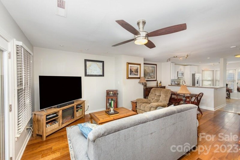 Property image 4 at 13820 Queens Harbor Road, Charlotte, NC 28278