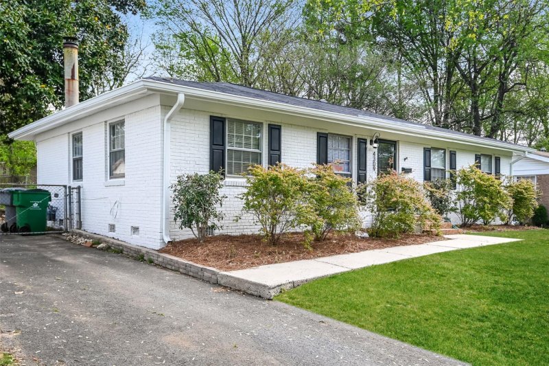 Property image 2 at 4309 Dowling Drive, Charlotte, NC 28205