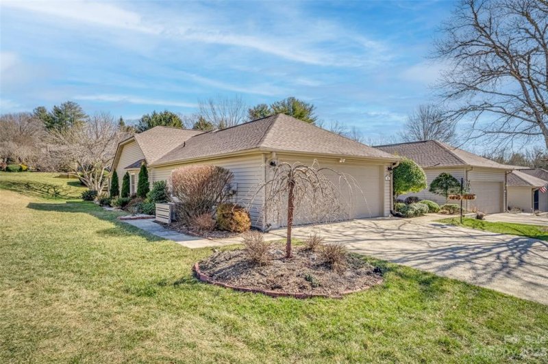 Property image 2 at 16 Tisha Lane, Hendersonville, NC 28739