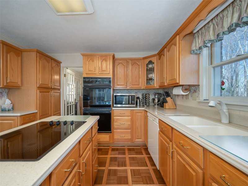 Property image 5 at 239 Spicewood Lane, Hendersonville, NC 28791