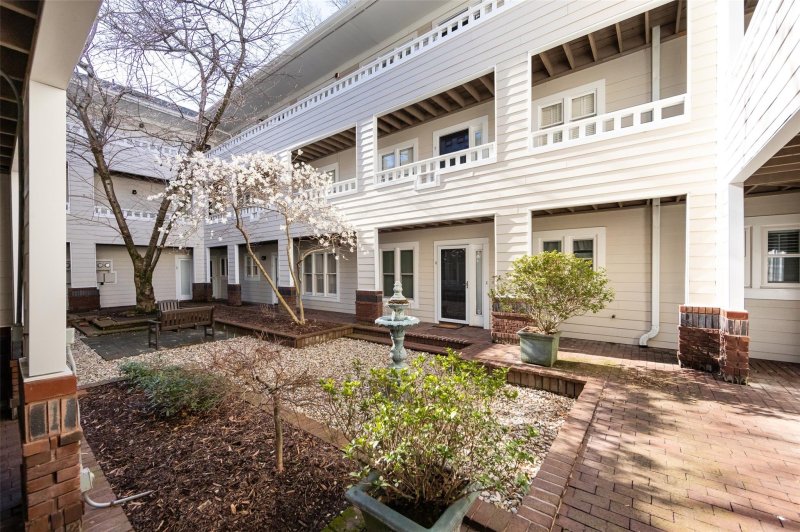 Property image 3 at 2719 Selwyn Avenue, Charlotte, NC 28209