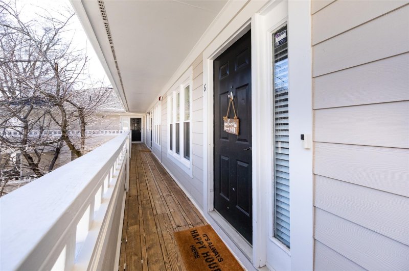 Property image 4 at 2719 Selwyn Avenue, Charlotte, NC 28209