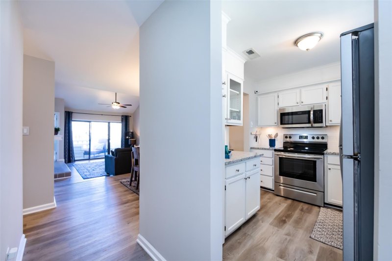 Property image 5 at 2719 Selwyn Avenue, Charlotte, NC 28209