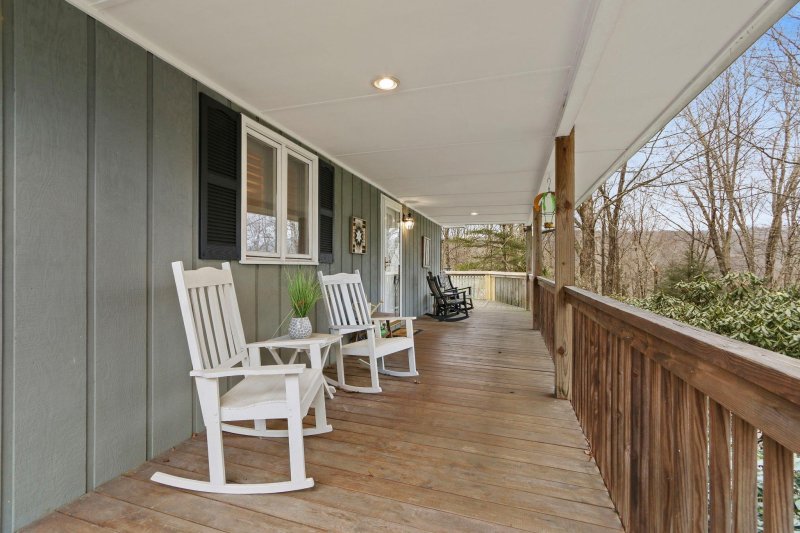 Property image 2 at 912 Balsam Drive, Newland, NC 28657