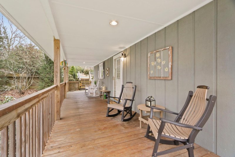 Property image 3 at 912 Balsam Drive, Newland, NC 28657
