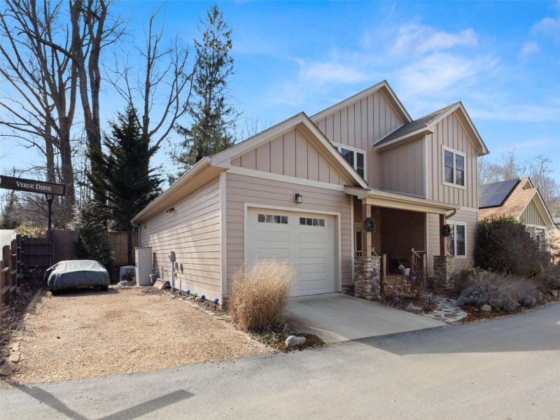 Property image 2 at 2 Verde Drive, Asheville, NC 28806