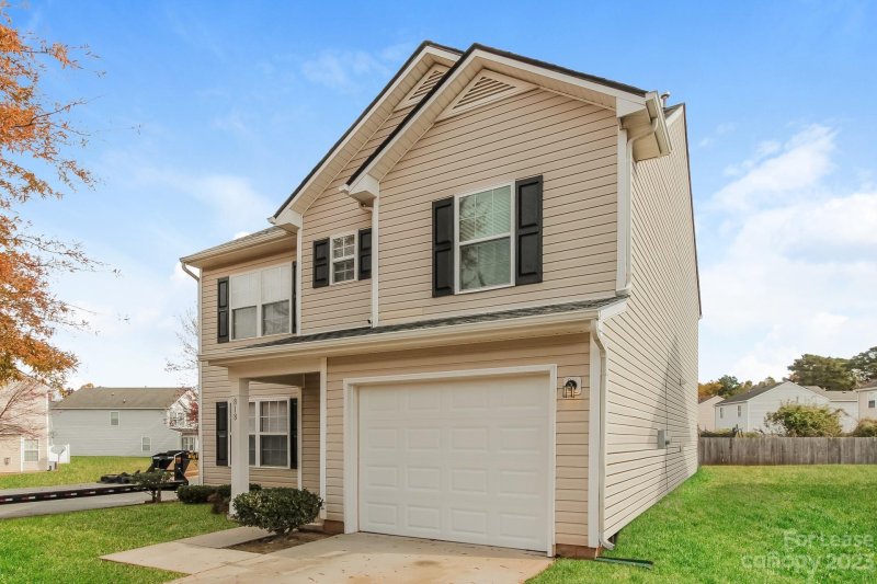Property image 4 at 818 Swearngan Ridge Court, Charlotte, NC 28216