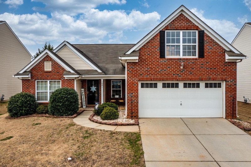 1001 Silverberry Street