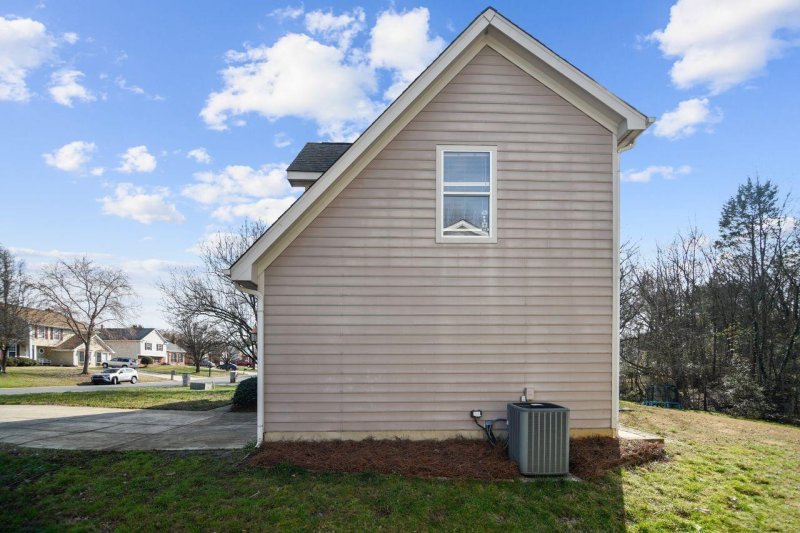 Property image 3 at 1121 Yorkdale Drive, Charlotte, NC 28217