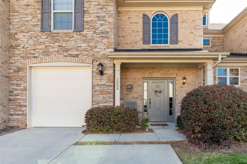 3008 Cabot Way