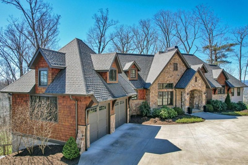 Property image 2 at 102 Old Forest Drive, Asheville, NC 28803