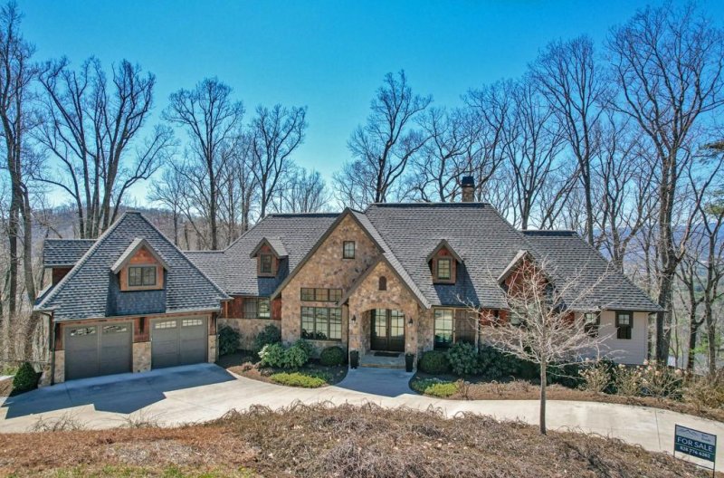 Property image 4 at 102 Old Forest Drive, Asheville, NC 28803