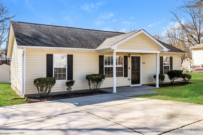 Property image 3 at 2445 Milton Avenue, Gastonia, NC 28052