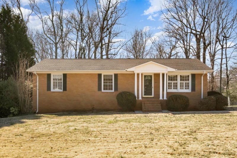 128 Rollingwood Drive