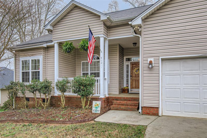 Property image 2 at 412 Deerfield Drive, Mount Holly, NC 28120